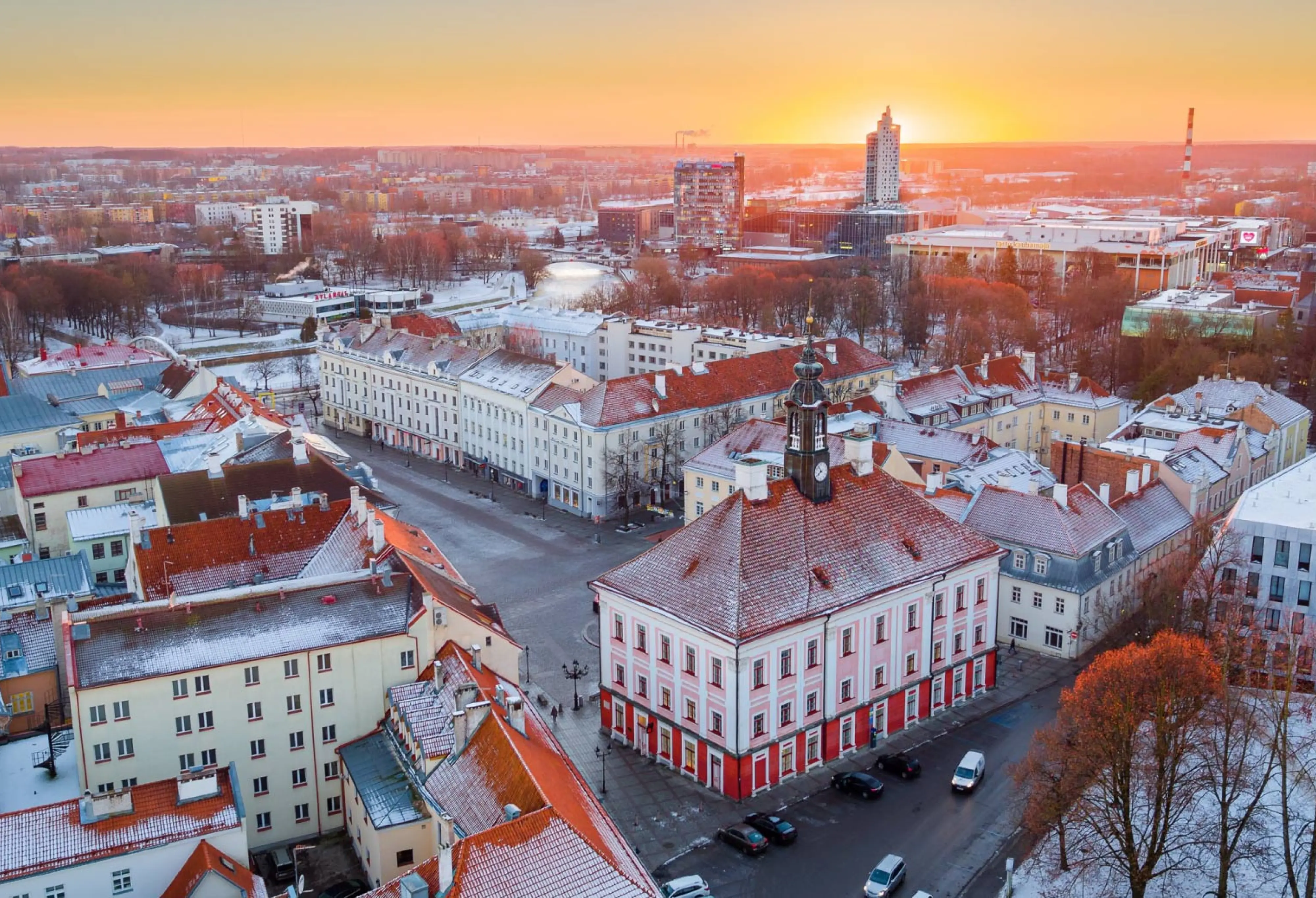 Город тарту. Тарту Эстония. Ратушная площадь Тарту. Эстонский город Тарту. Эстония Тарту ратуша.