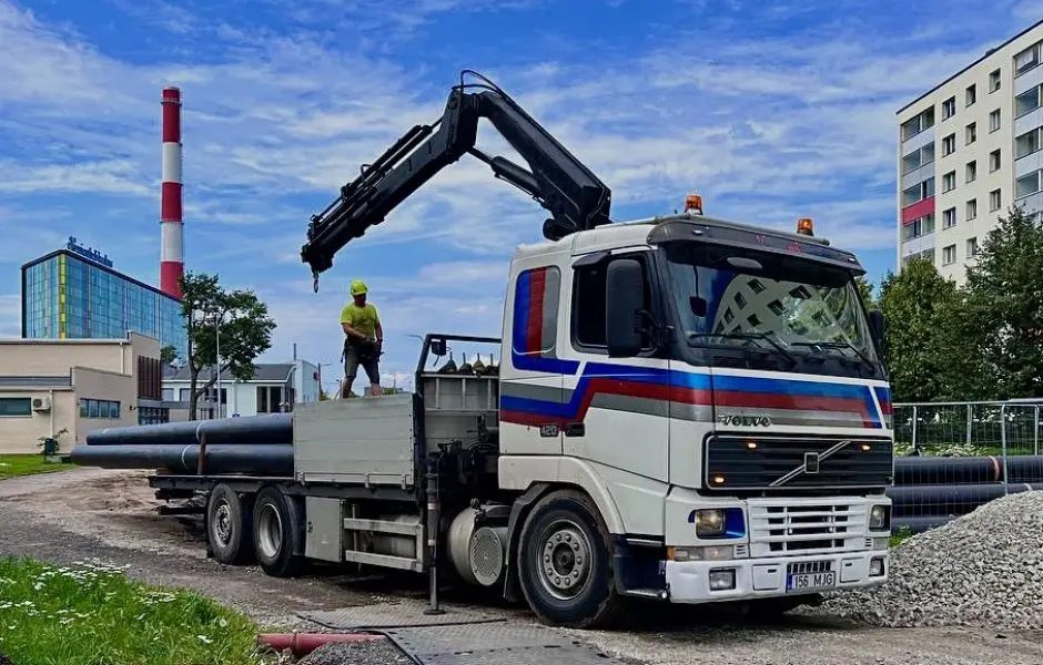 HIAB 220 C-5 — Volvo FH12